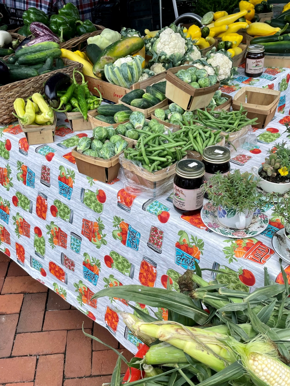 photo of a table at the farmers market at Roland Park Place in Baltimore, MD
